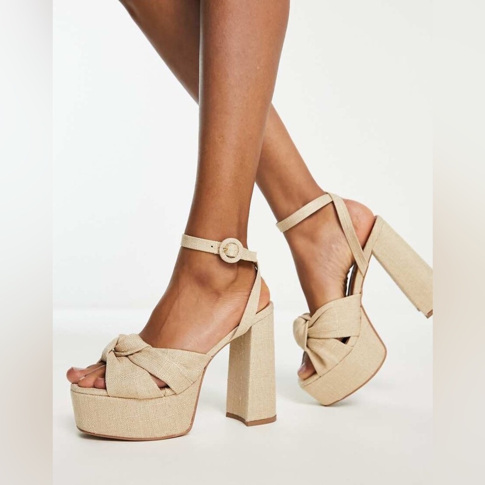 Brand new, never used. ASOS design natural platform
Sandals size 7